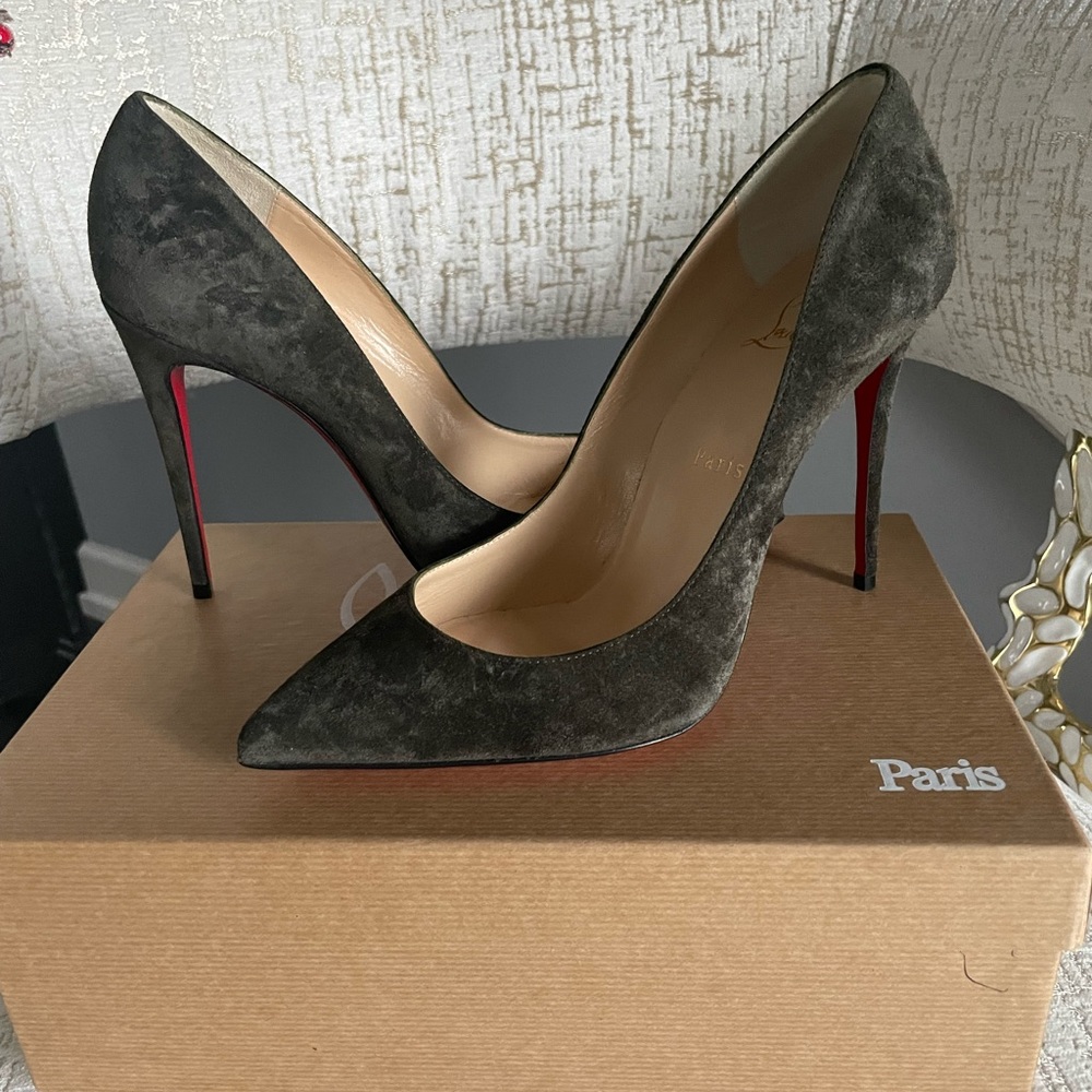 Christian Louboutin Pigalle Follies, size 38.5